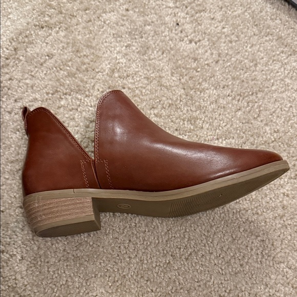 Universal Thread Chestnut Booties - Picture 4 of 4